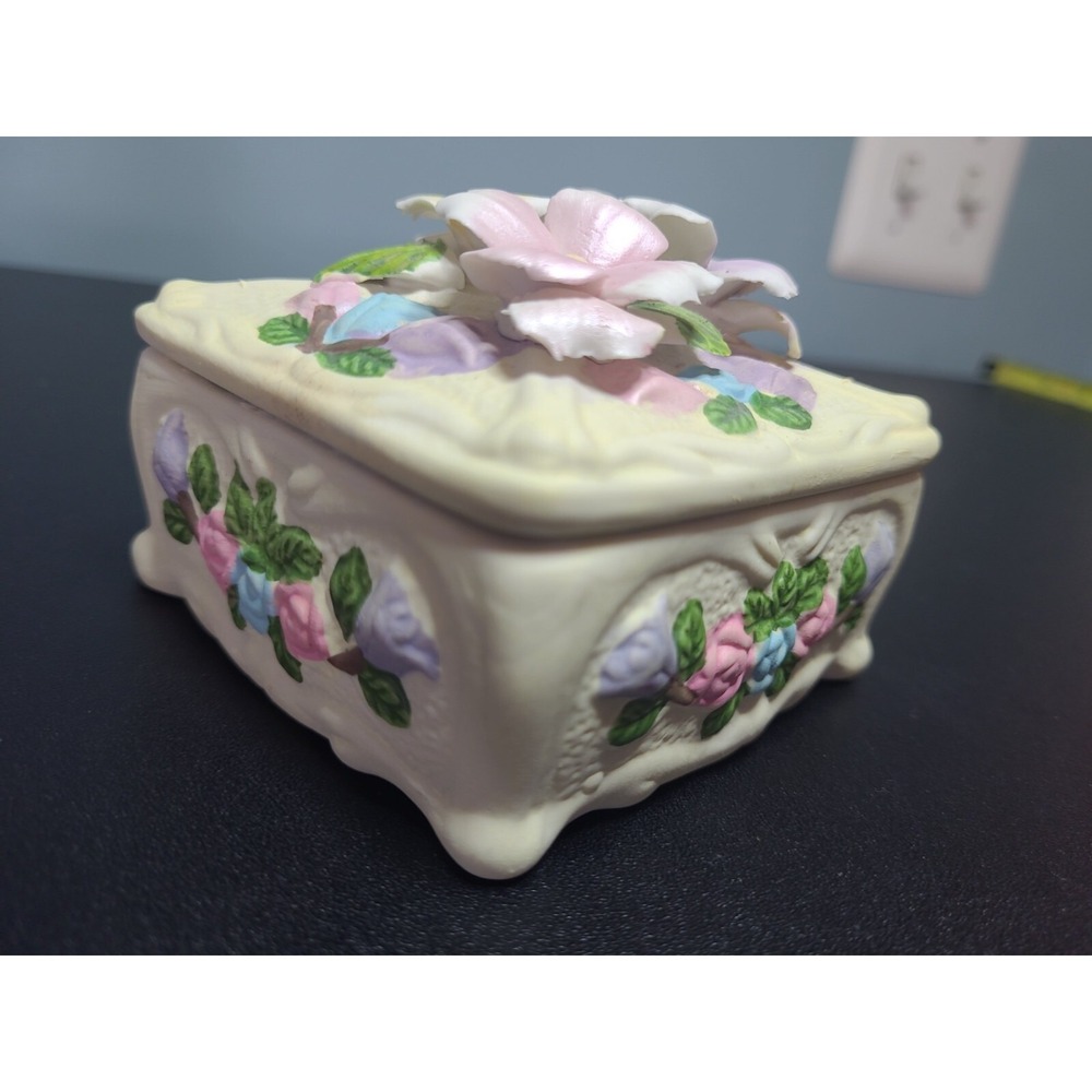 Vintage‎ 1980's 3D Floral Box Porcelain Bisque Yellow Square trinket box - Picture 5 of 7